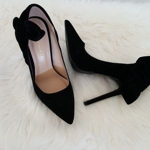 SHOE REPUBLICLA SOLD